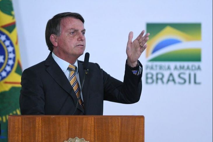 Após Bolsonaro falar em "pólvora", embaixador americano exalta força militar